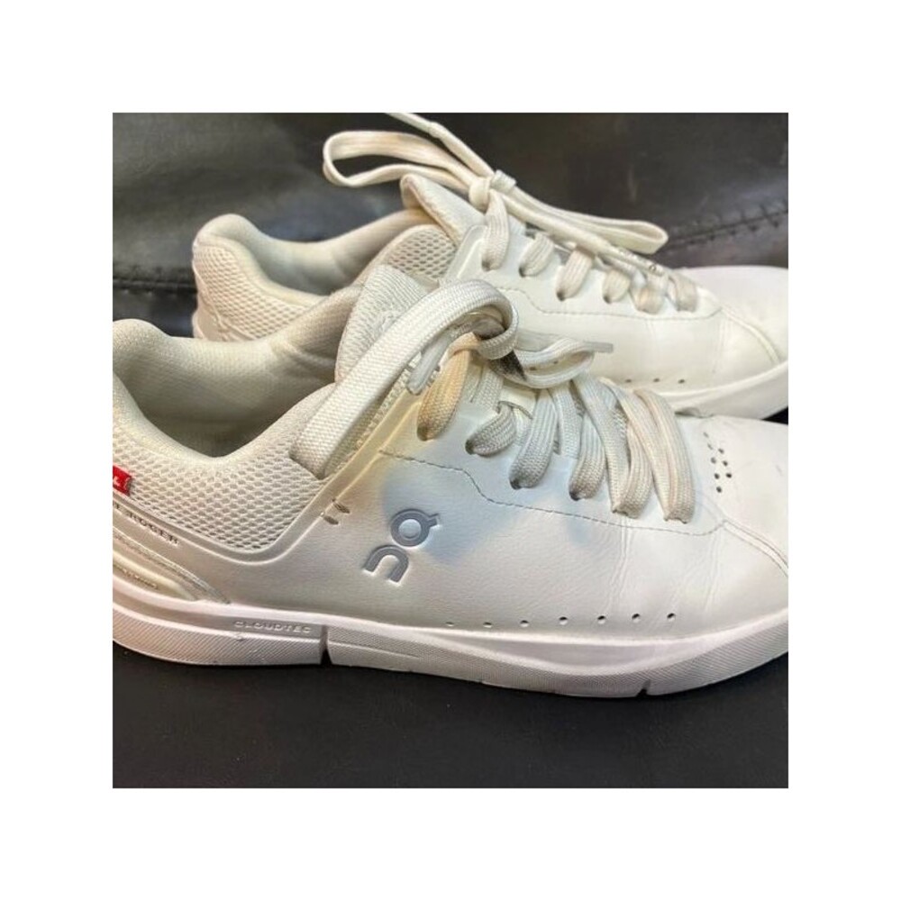 Women’s On The Roger Advantage white sneakers size US 6.5